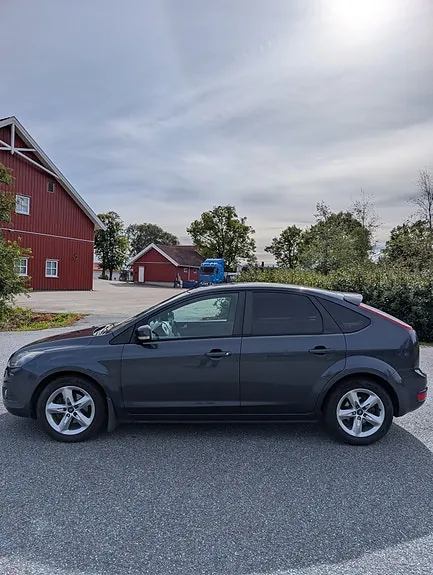 Ford Focus 2010 photo 2