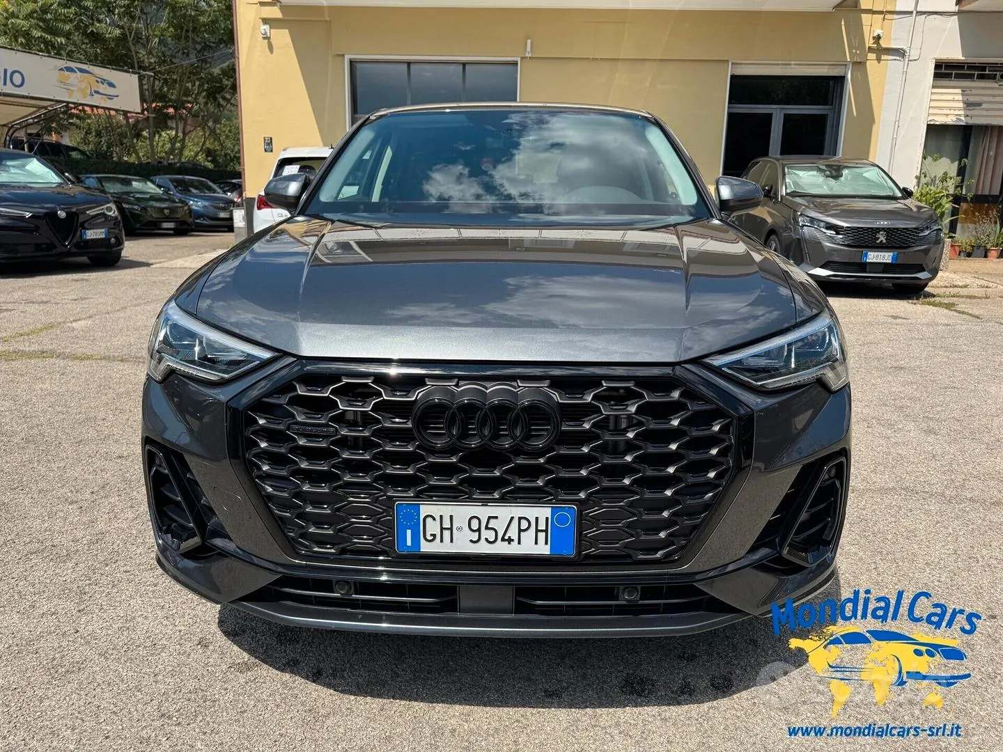 Audi Q3 2021 photo 2