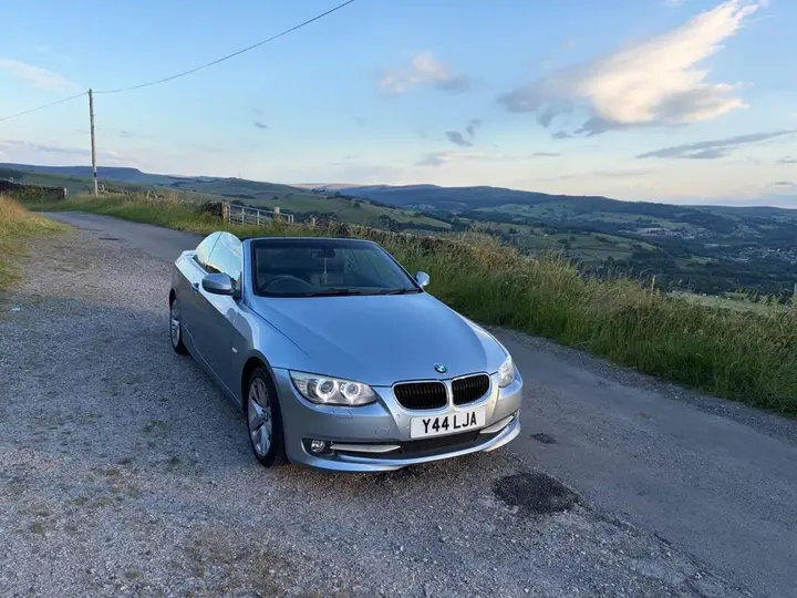 BMW 3 Series 2010 photo 2