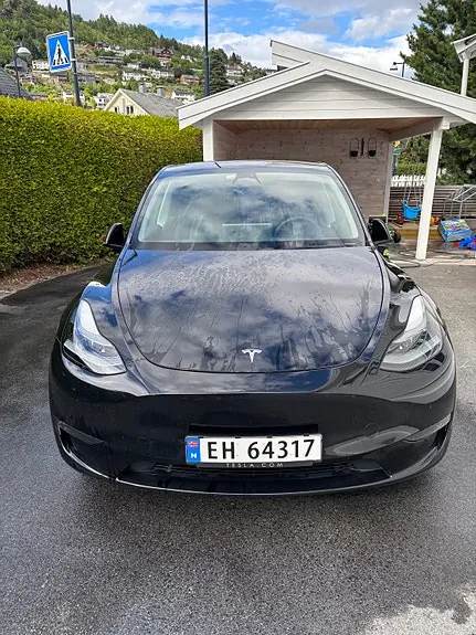 Tesla Model Y 2024 photo 2