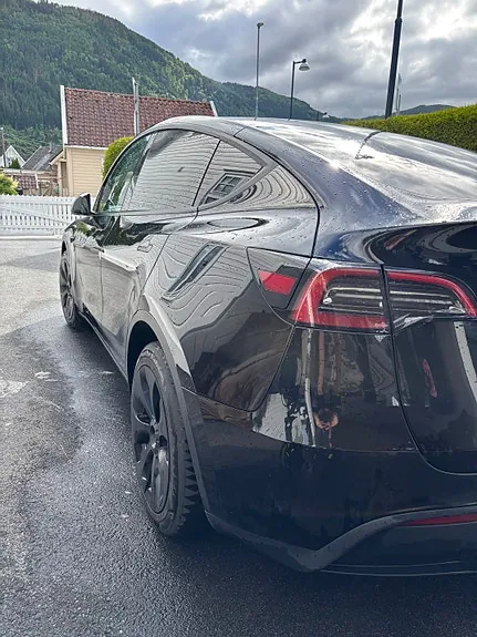 Tesla Model Y 2024 photo 4