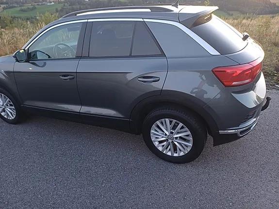 Volkswagen T-Roc 2018 photo 2