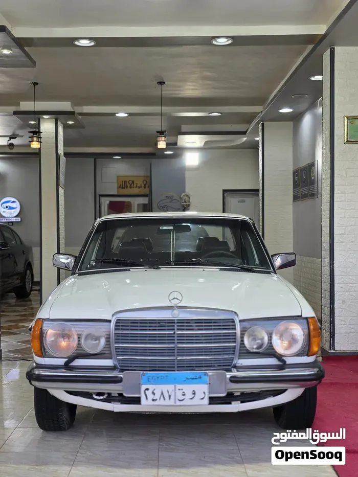Mercedes-Benz E-Class 1980 photo 5