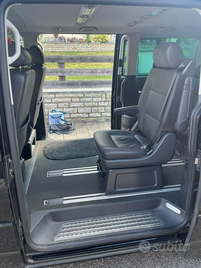Volkswagen Multivan 2009 photo 2