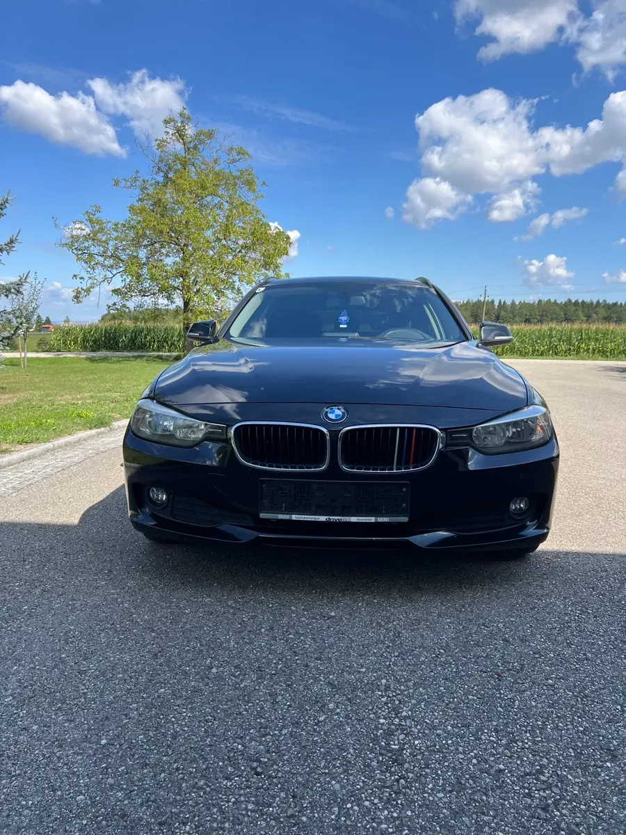 BMW 3 Series 2012 photo 2