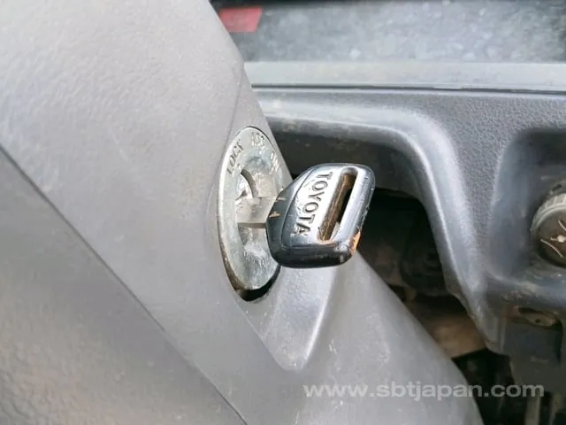 Toyota Dyna 1992 photo 3