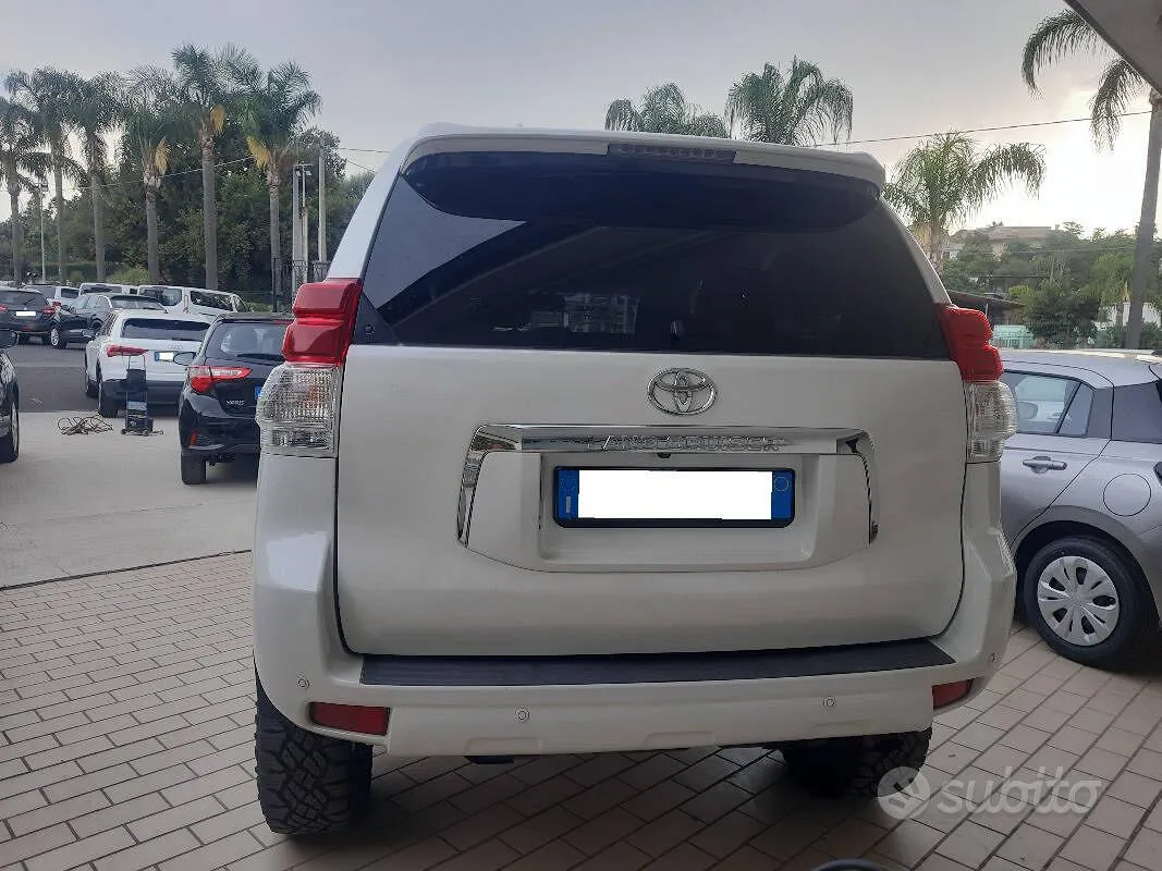 Toyota Land Cruiser 2010 photo 4