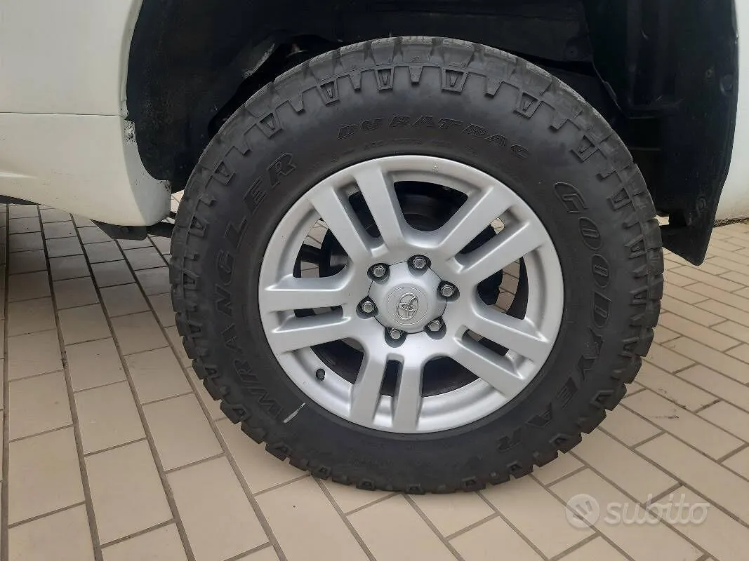 Toyota Land Cruiser 2010 photo 5