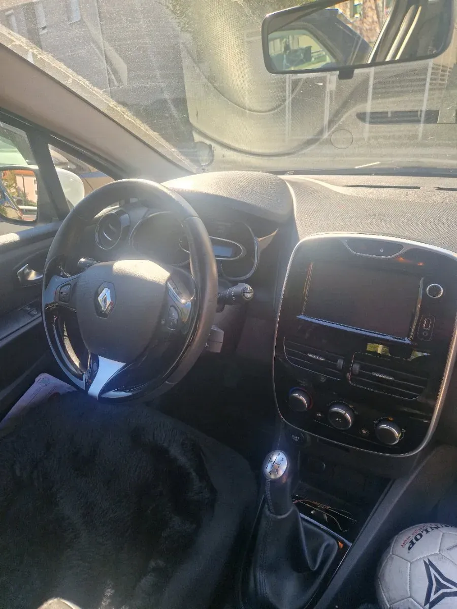 Renault Clio 2016 photo 2