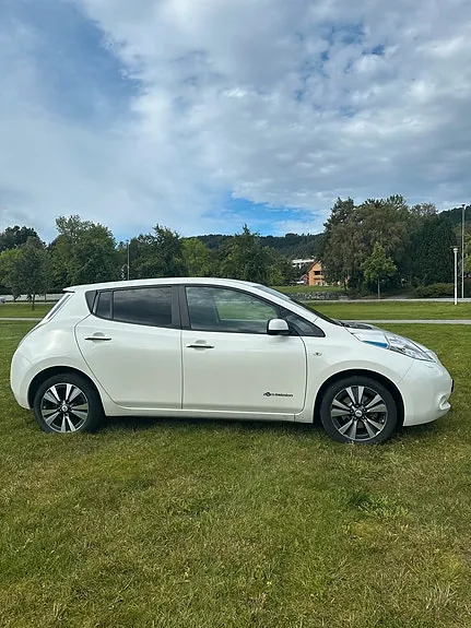 Nissan Leaf 2017 photo 2