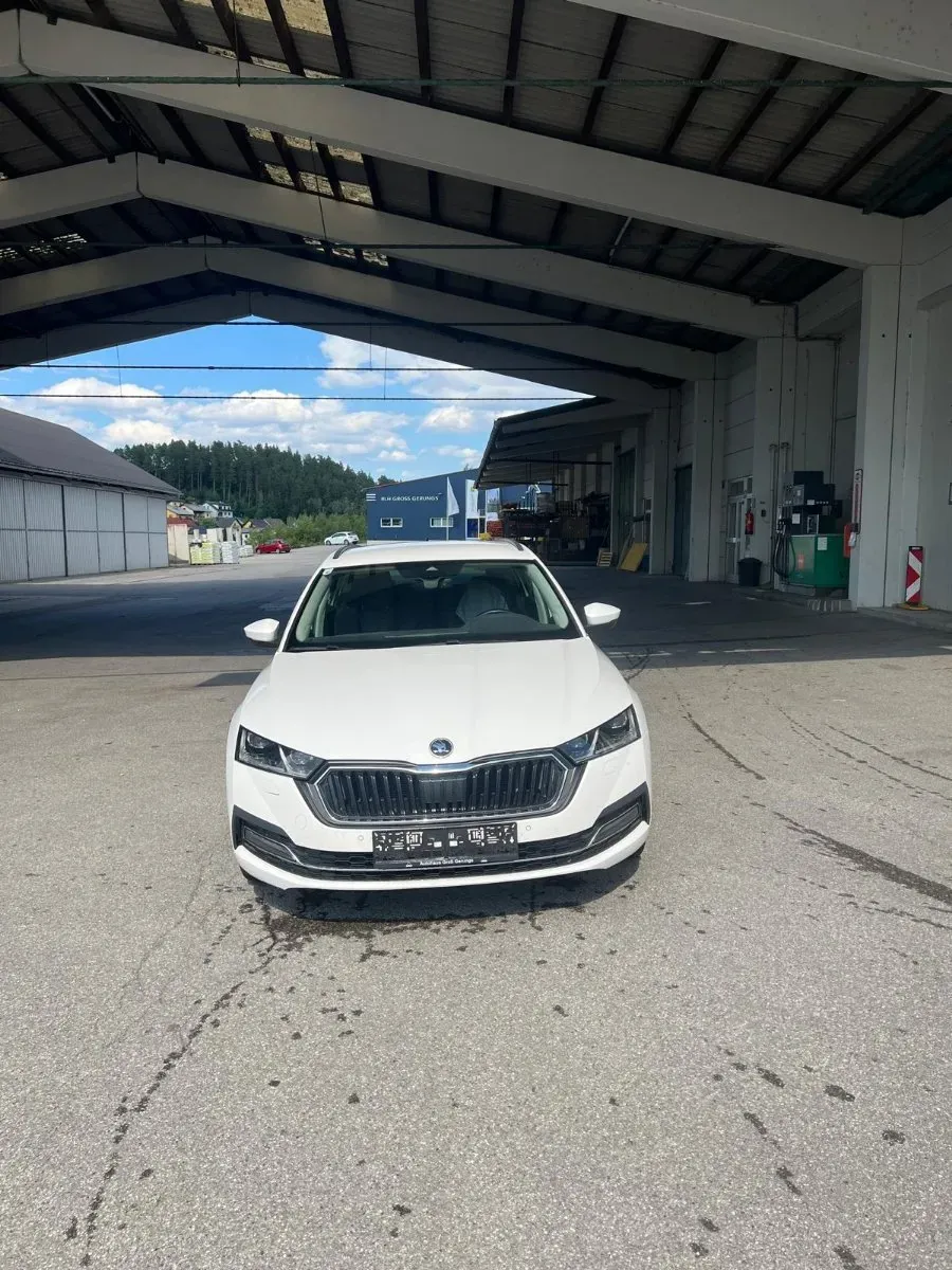 Skoda Octavia 2021 photo 3