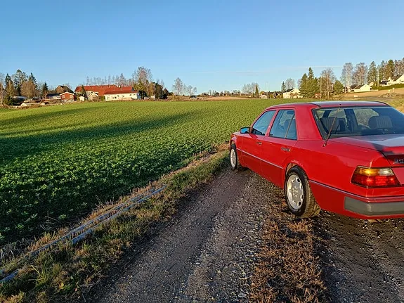 Mercedes-Benz 300 E-24
