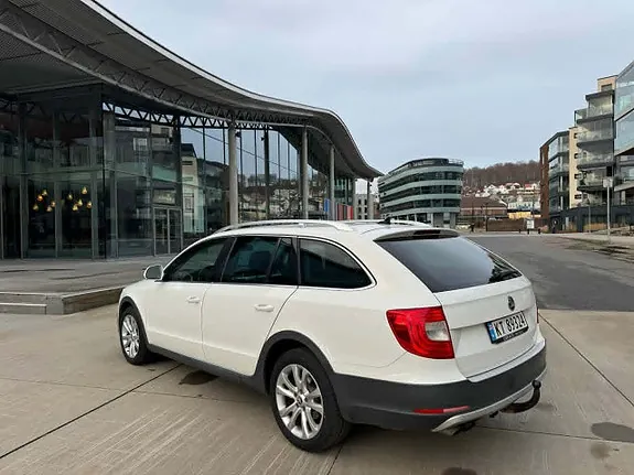 Skoda Superb 2014 photo 4
