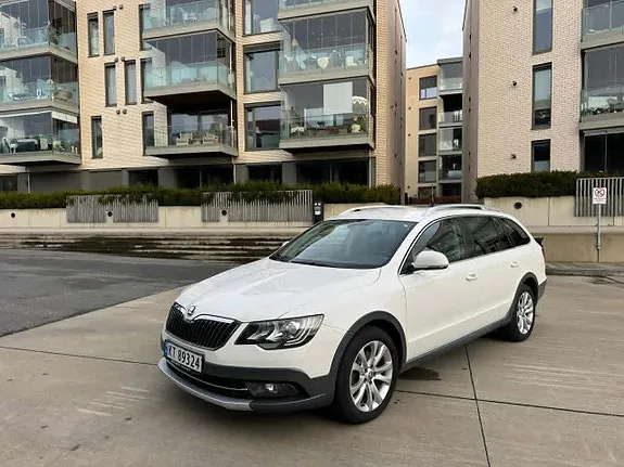 Skoda Superb 2014 photo 2