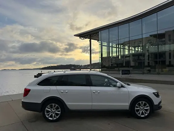Skoda Superb 2014 photo 5