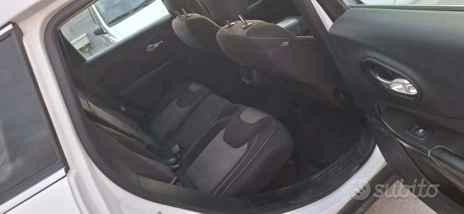 Jeep Cherokee 2015 photo 2