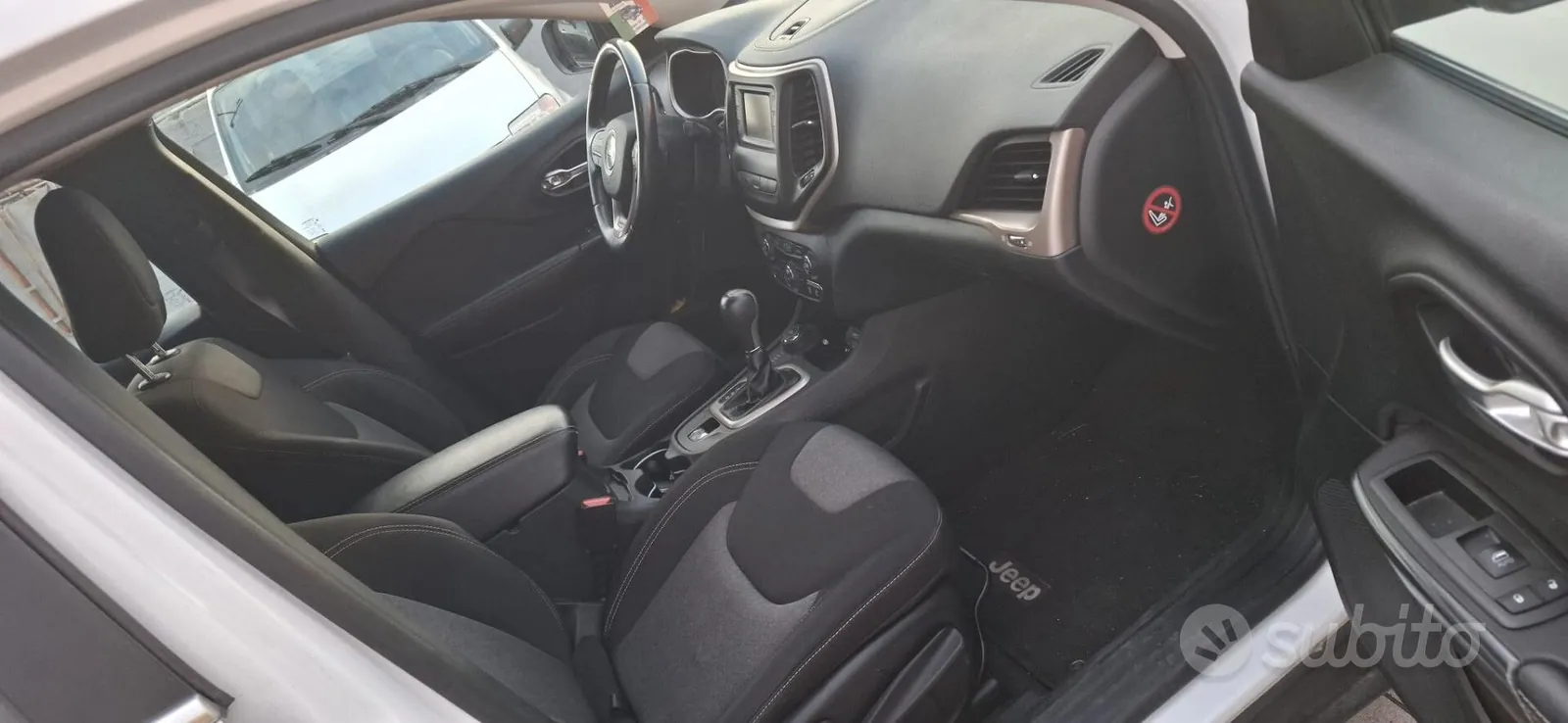 Jeep Cherokee 2015 photo 3