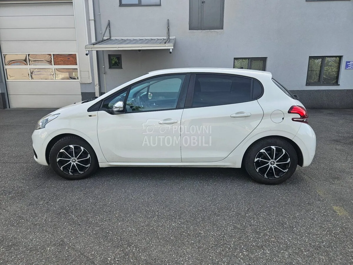 Peugeot 208 2017 photo 3