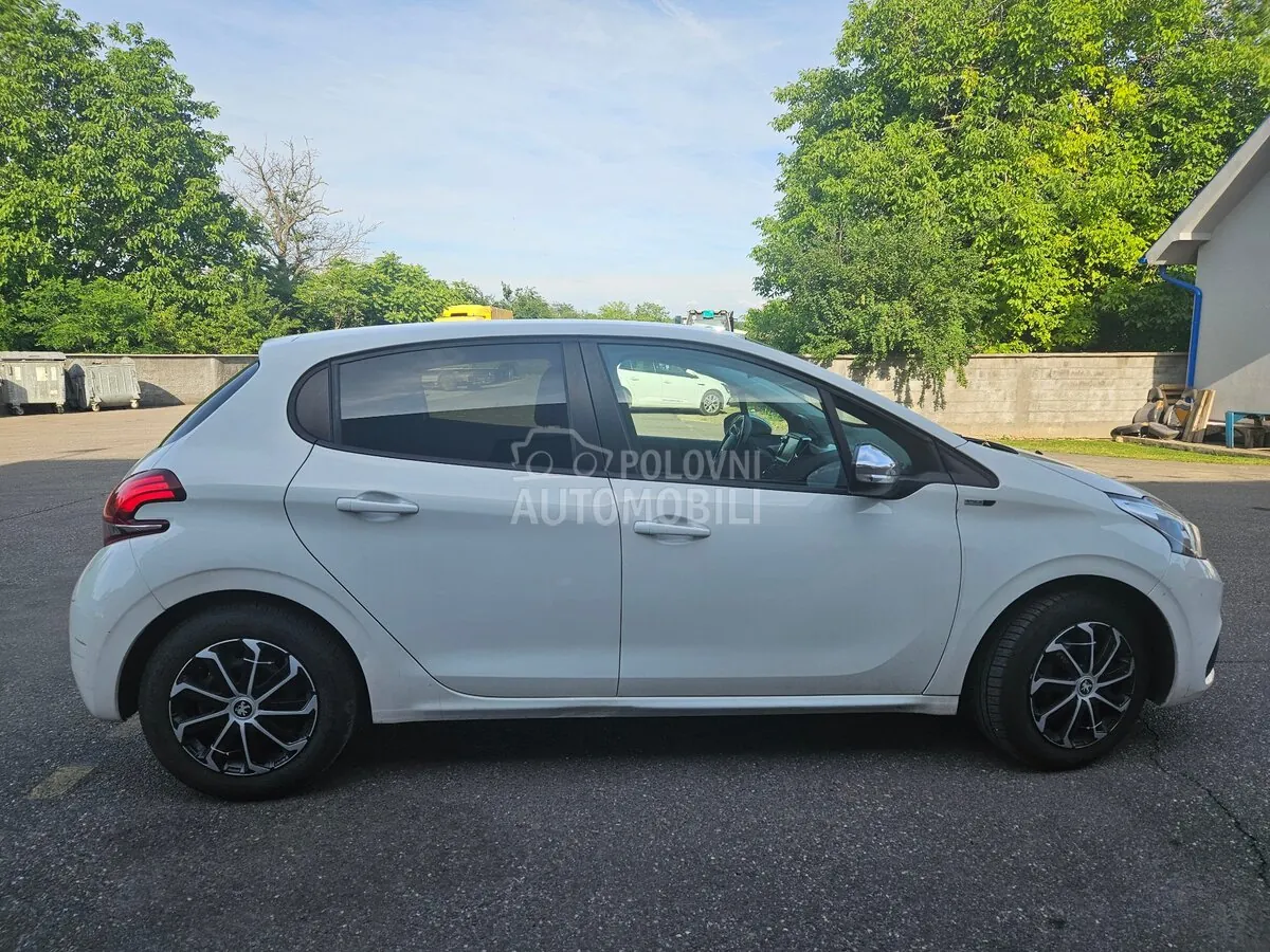 Peugeot 208 2017 photo 4