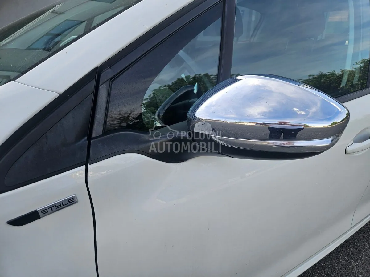 Peugeot 208 2017 photo 5