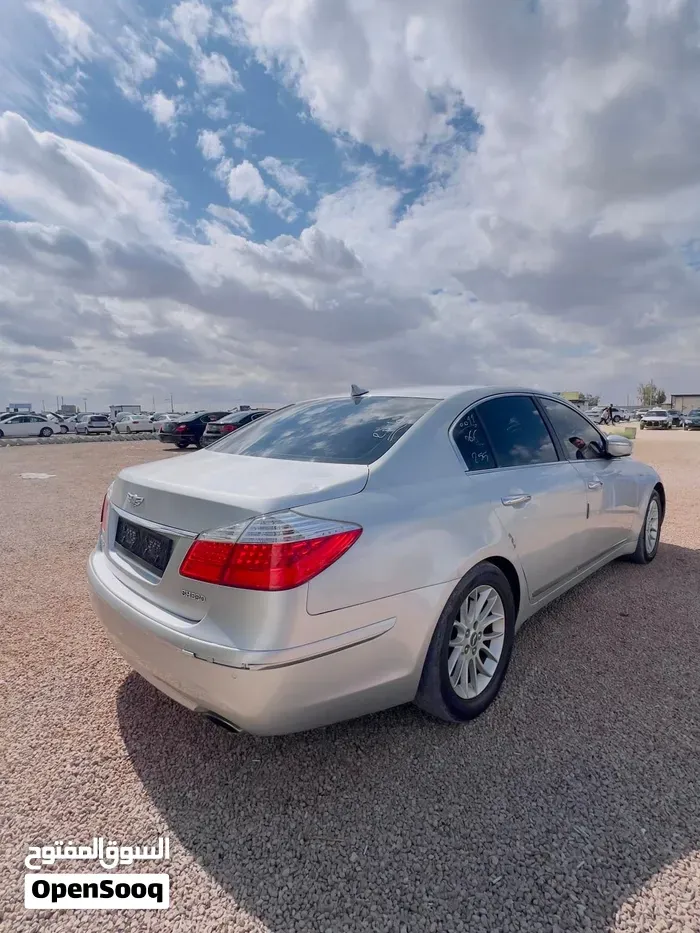 Hyundai Genesis 2010 photo 2