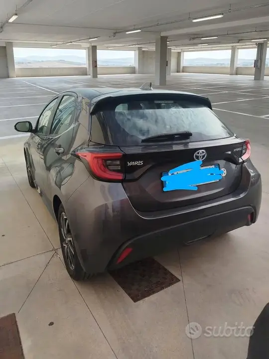 Toyota Yaris Hybrid 2023 photo 2