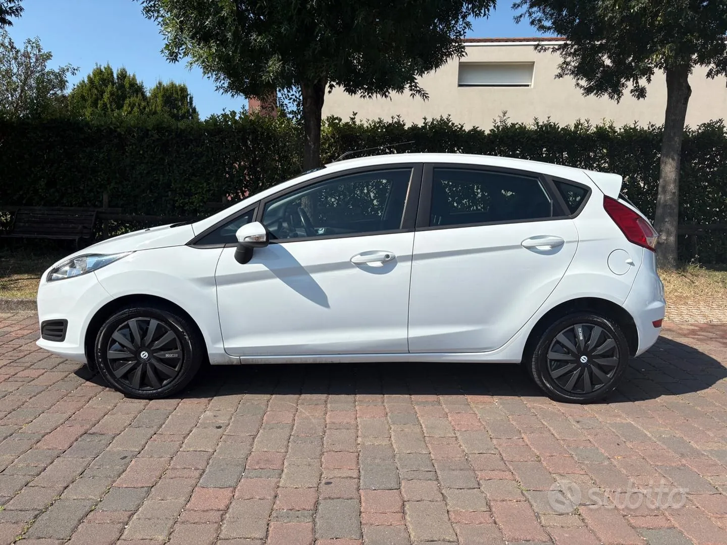 Ford Fiesta 2016 photo 2