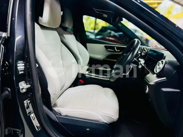 Mercedes-Benz C200 2025 photo 5