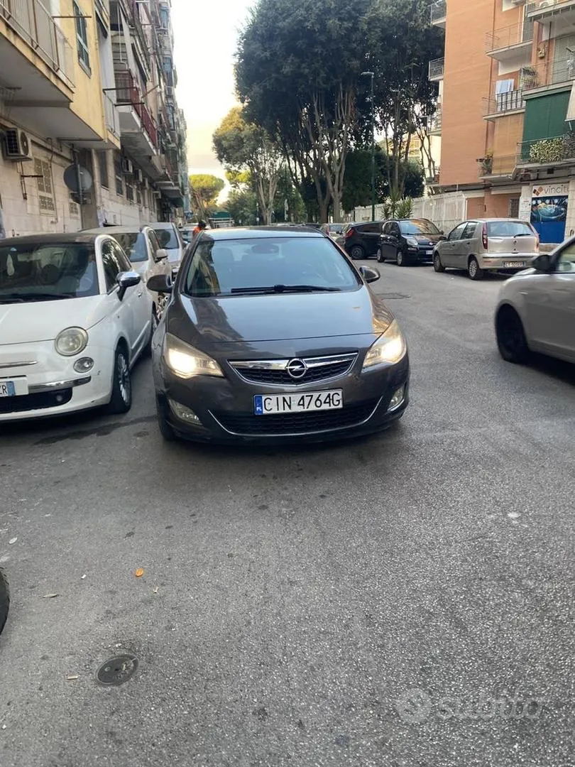 Opel Astra 2011 photo 3