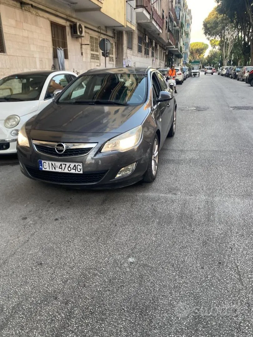 Opel Astra 2011 photo 2