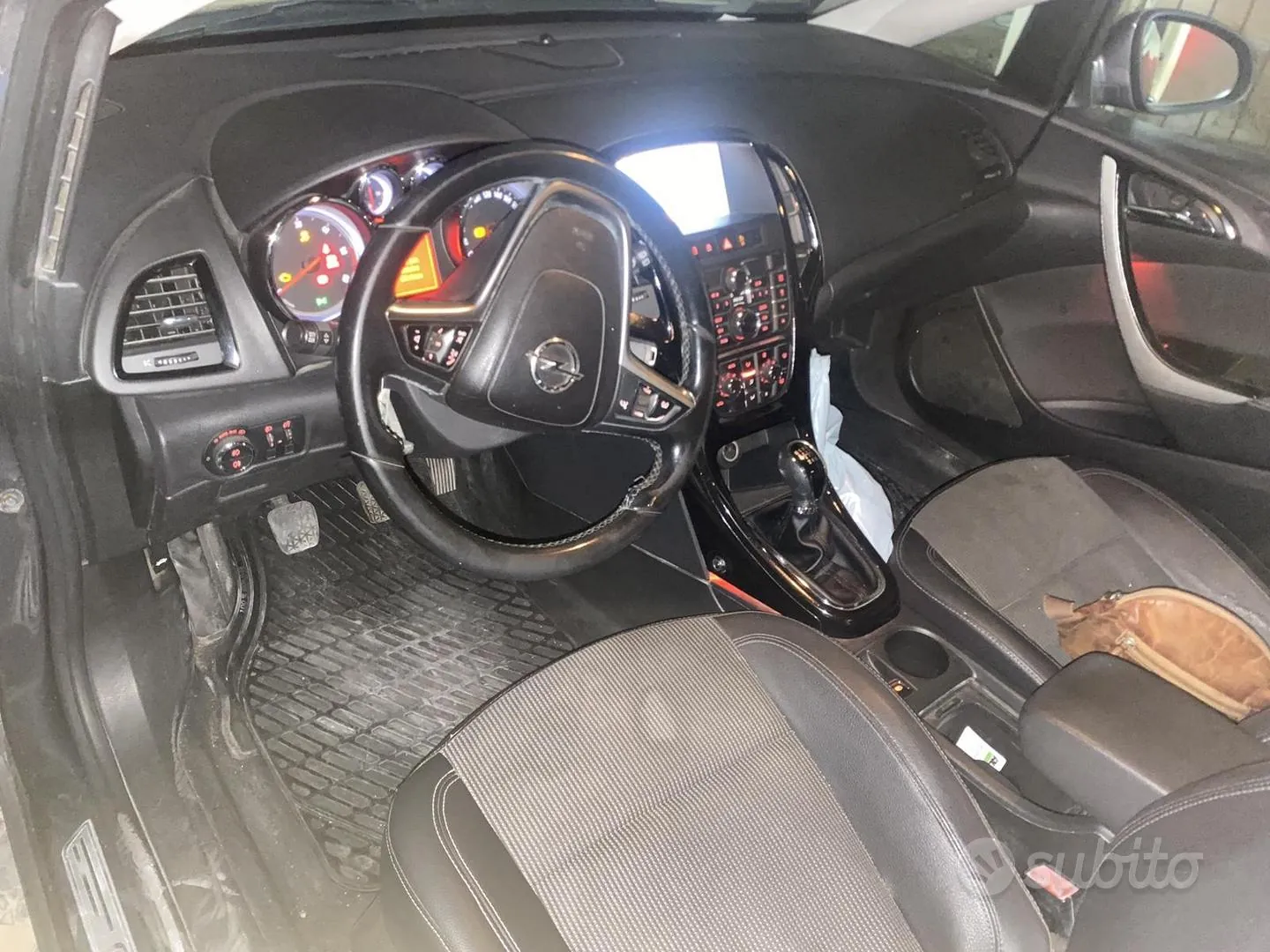 Opel Astra 2011 photo 5
