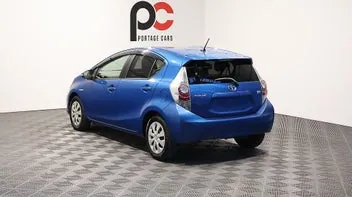 Toyota Aqua 2012 photo 5