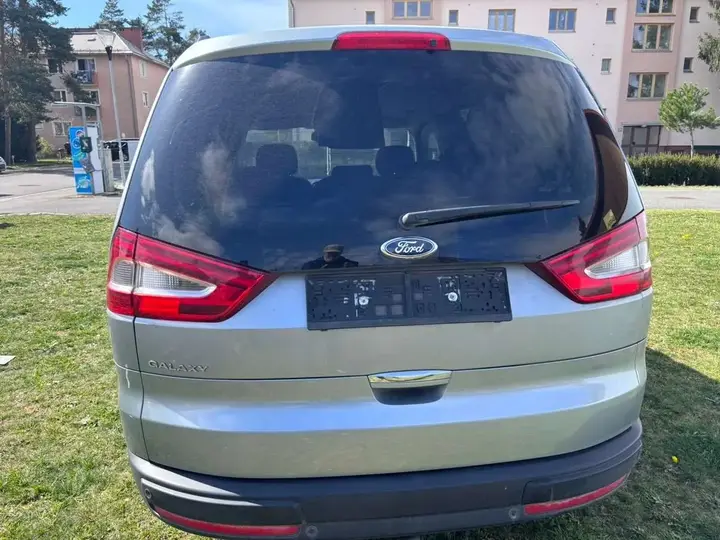 Ford Galaxy 2011 photo 3