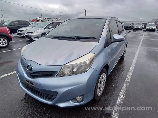 Toyota Vitz 2013 photo 2