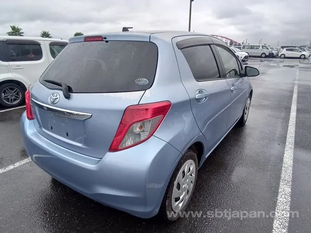 Toyota Vitz 2013 photo 4