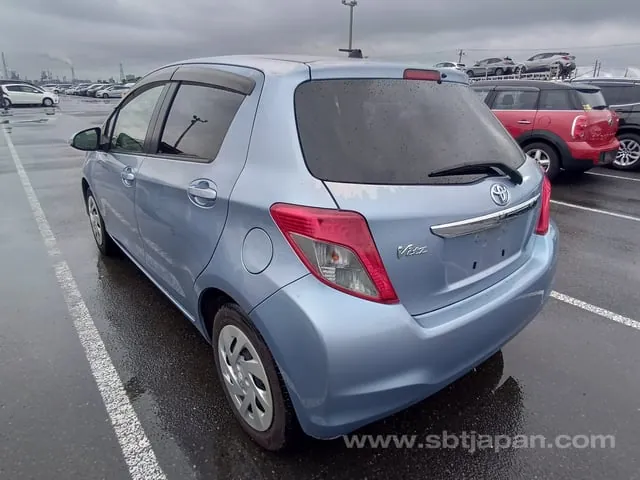 Toyota Vitz 2013 photo 3