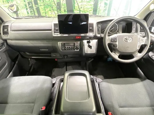 Toyota Hiace 2024 photo 2