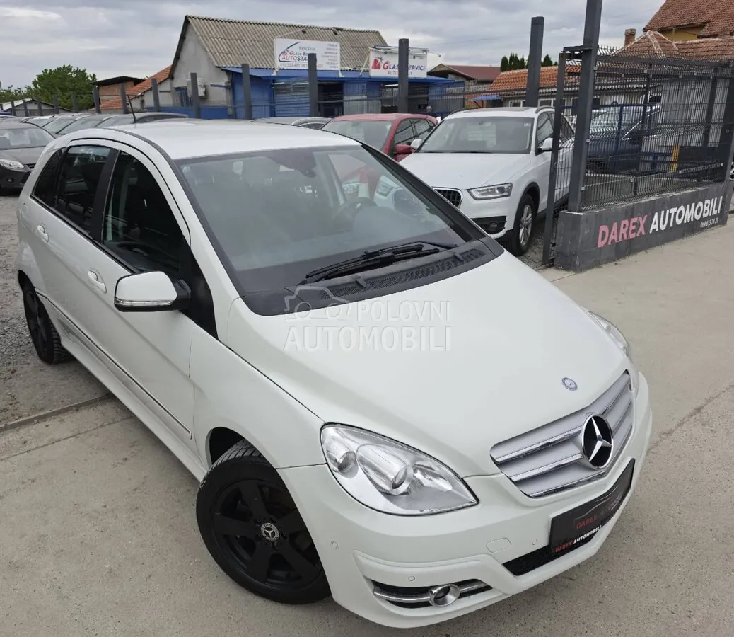Mercedes-Benz B 180 2011 photo 2