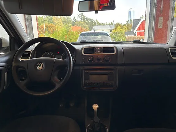 Skoda Fabia 2009 photo 4