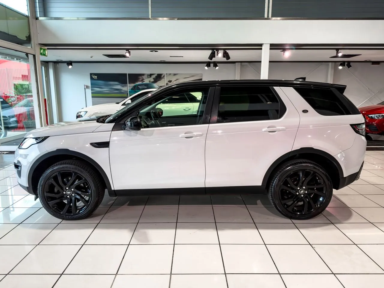 Land Rover Discovery Sport 2017 photo 2