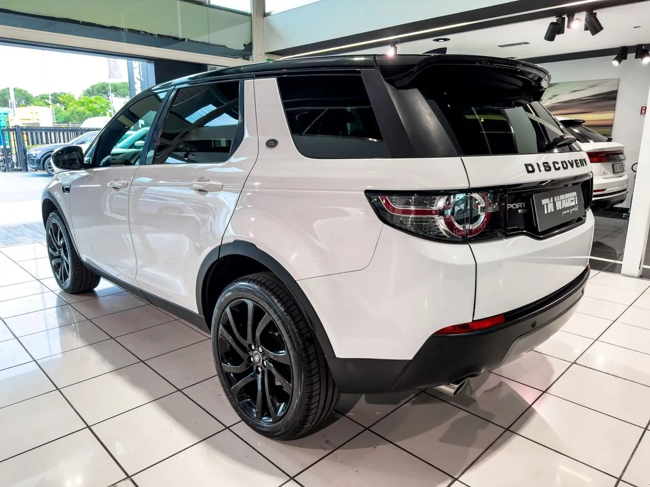 Land Rover Discovery Sport 2017 photo 4