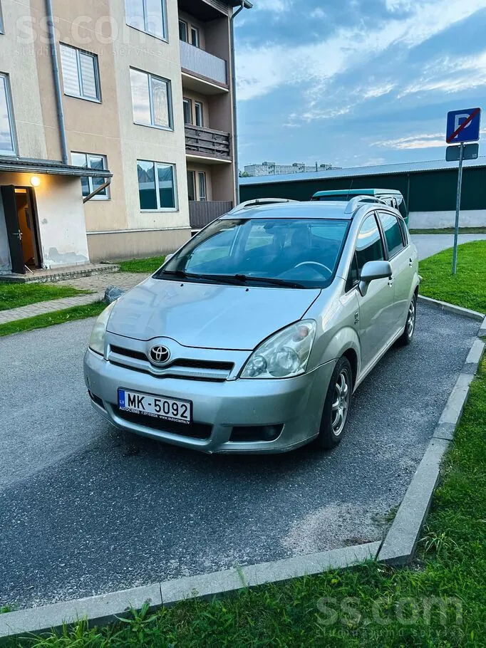 Toyota Corolla Verso 2006 photo 2