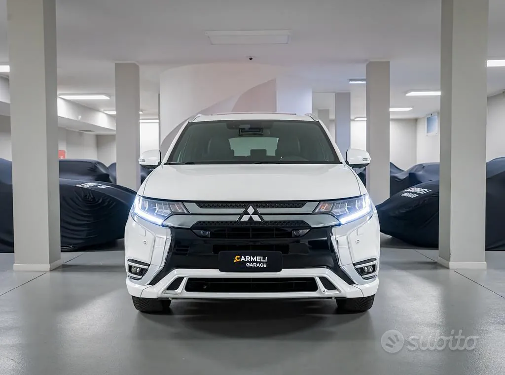 Mitsubishi Outlander 2018 photo 2