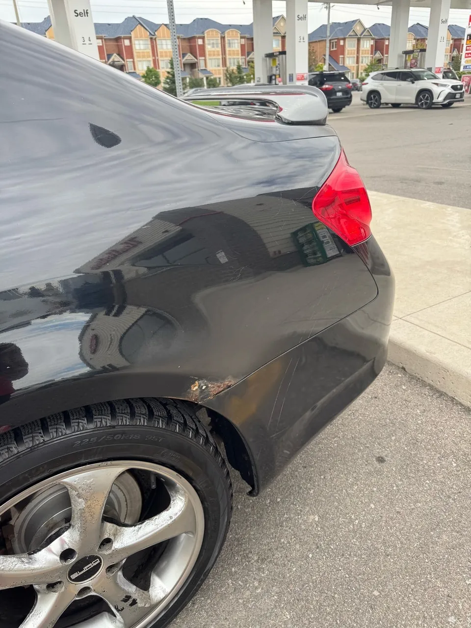 Infiniti G37X 2010 photo 2