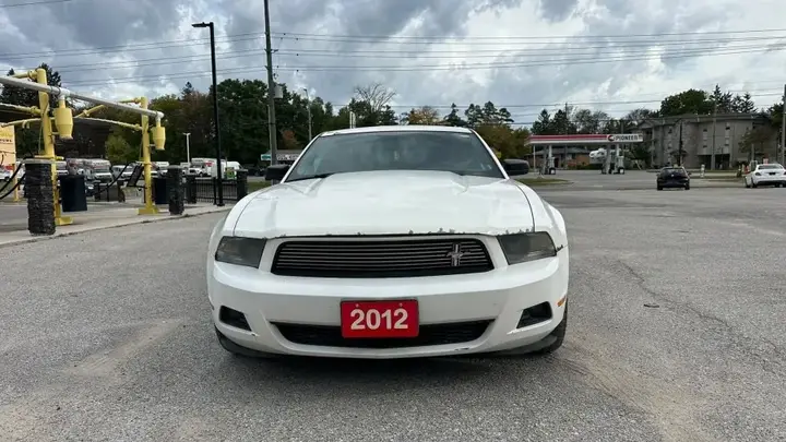 Ford Mustang 2012 photo 2