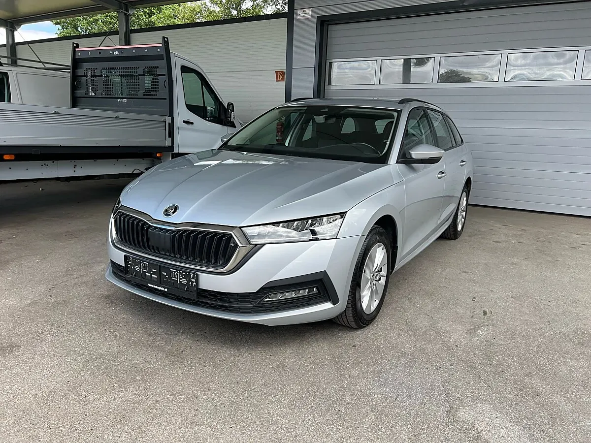 Skoda Octavia 2023 photo 2