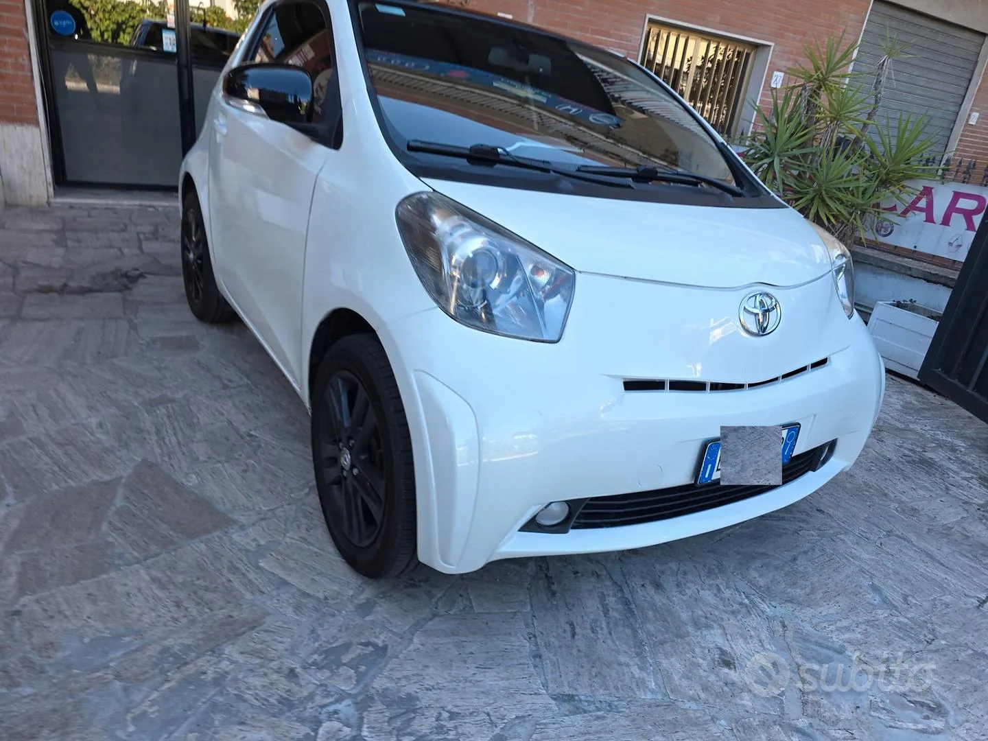 Toyota Iq 2013 photo 2