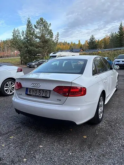 Audi A4 2011 photo 4