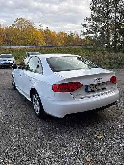 Audi A4 2011 photo 3