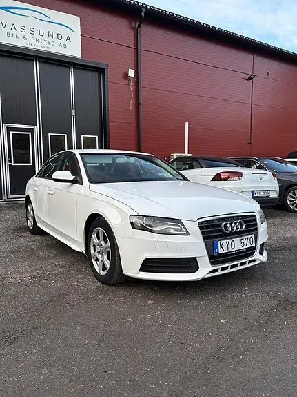 Audi A4 2011 photo 2